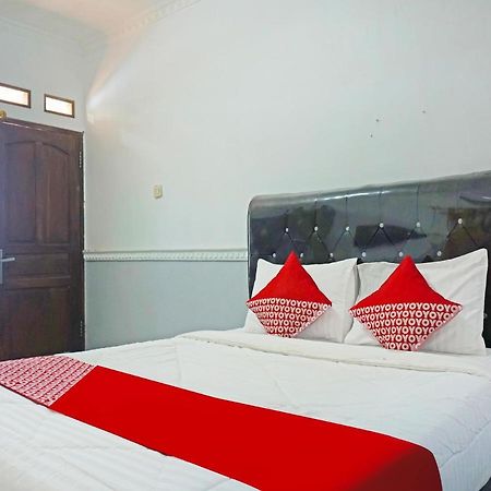 Oyo 90369 An Nur Family Homestay Syariah Cigombong Exteriör bild