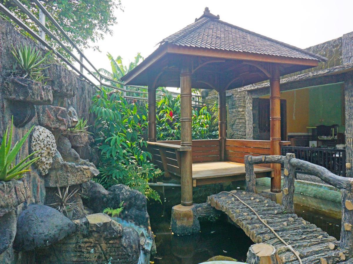 Oyo 90369 An Nur Family Homestay Syariah Cigombong Exteriör bild