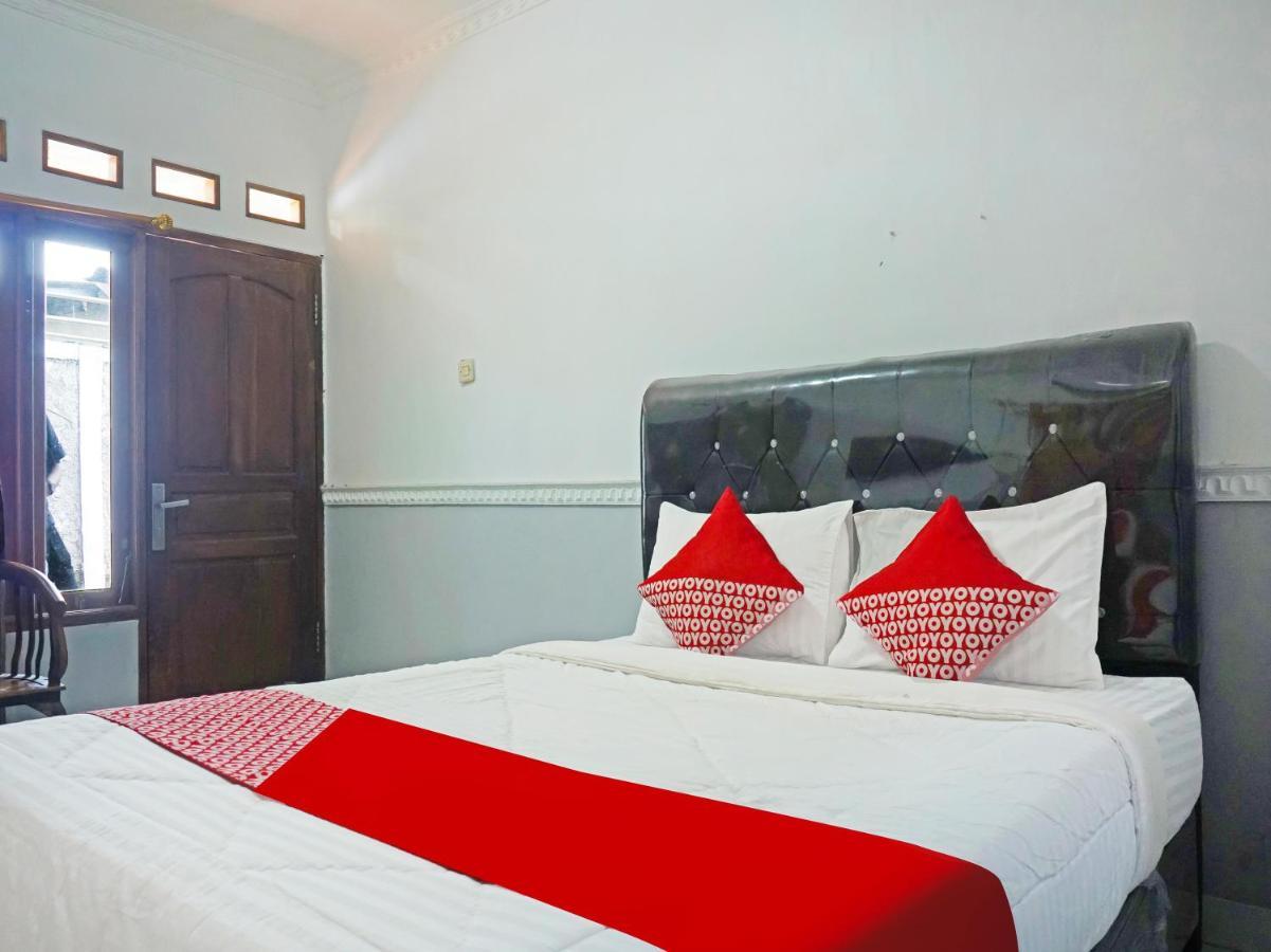 Oyo 90369 An Nur Family Homestay Syariah Cigombong Exteriör bild