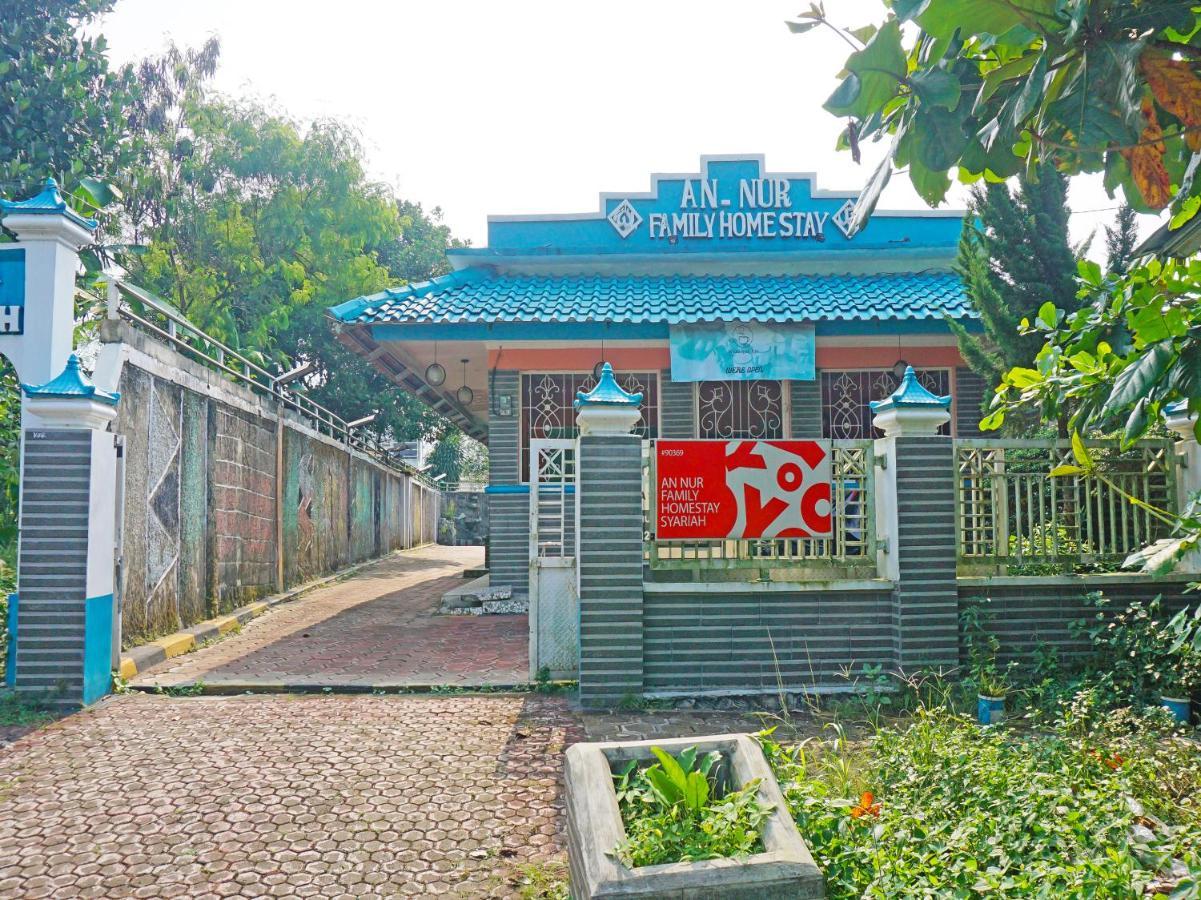 Oyo 90369 An Nur Family Homestay Syariah Cigombong Exteriör bild
