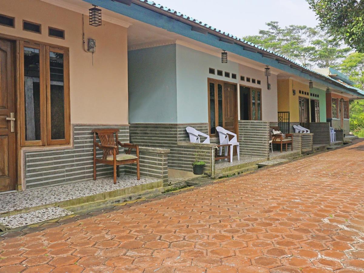 Oyo 90369 An Nur Family Homestay Syariah Cigombong Exteriör bild