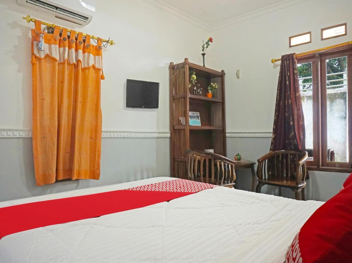 Oyo 90369 An Nur Family Homestay Syariah Cigombong Exteriör bild