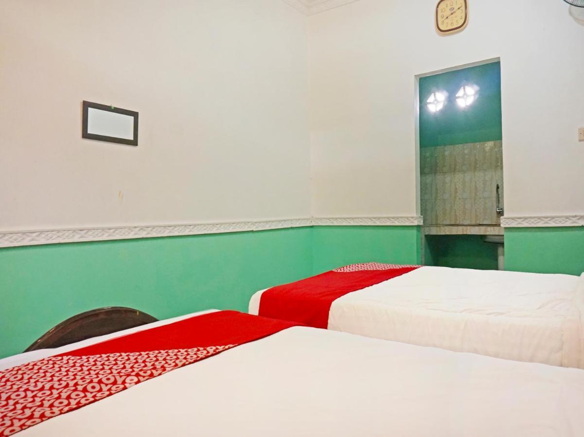 Oyo 90369 An Nur Family Homestay Syariah Cigombong Exteriör bild